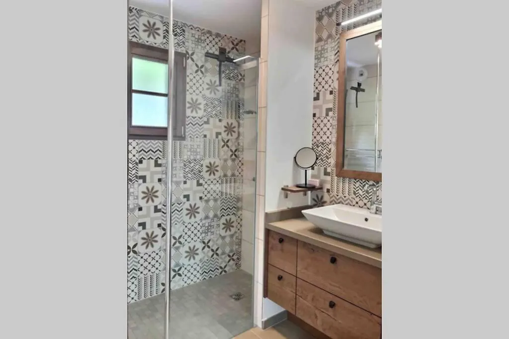 Très bel Appartement en rez de jardin, Talloires 0*,  France