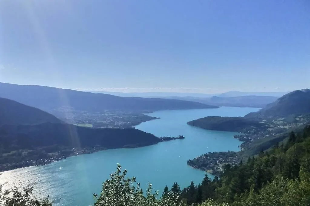 Très bel Appartement en rez de jardin, Talloires 0*,