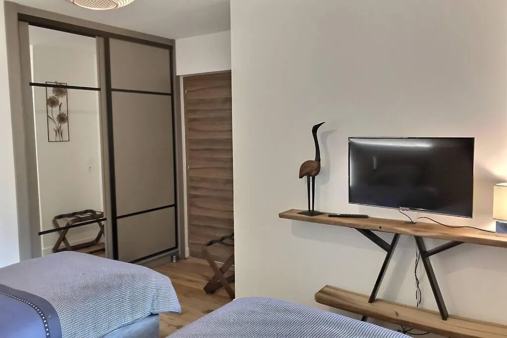 Tres Bel Appartement En Rez De Jardin, 塔卢瓦尔 0*,